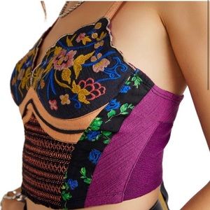 Beautiful detailed Free People scalloped cropped tank! Rare! Excellent quality!